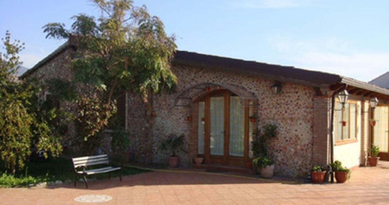 Agriturismo Pingitore Luzzi ภายนอก รูปภาพ